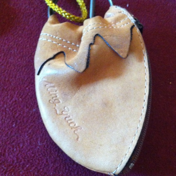 Vintage Ming yuch coin purrs