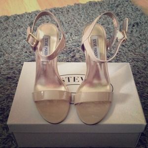 Steve Madden Nude Pumps