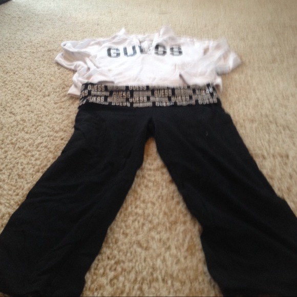 💗Traded Guess Yoga Capri bundle with necklace!
