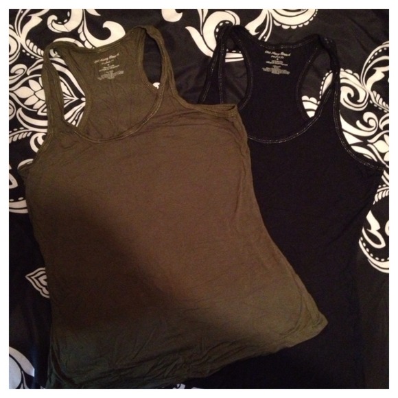 🚫SOLD🚫Set of two Racerback tanks