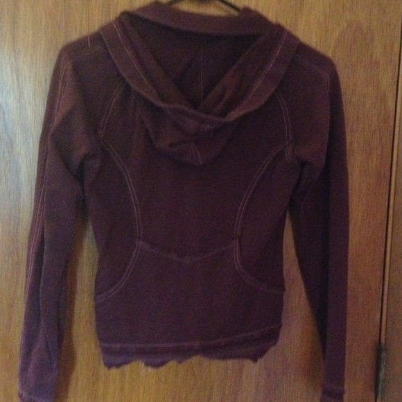 Burgundy embellished hooded zip-up with collar - Picture 4 of 4