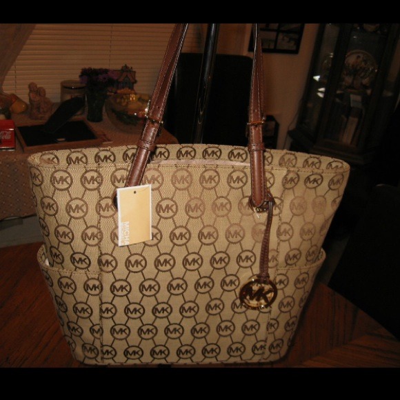 Michael Kors Jet set Bag (Negotiable)