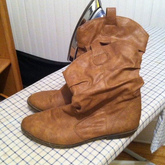 Slouchy cognac booties