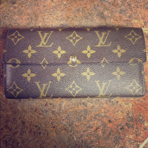 🚫Reserved🚫 Authentic Louis Vuitton Sarah Wallet