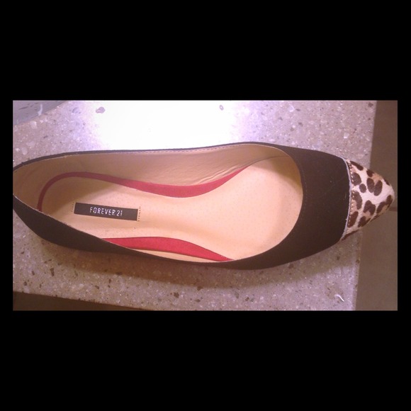 Black / leopard flats