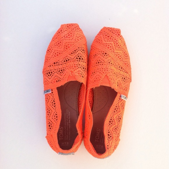 Toms