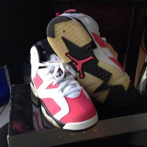 ⭐️ SUPER CLEARANCE ⭐️ Retro 6 Corals