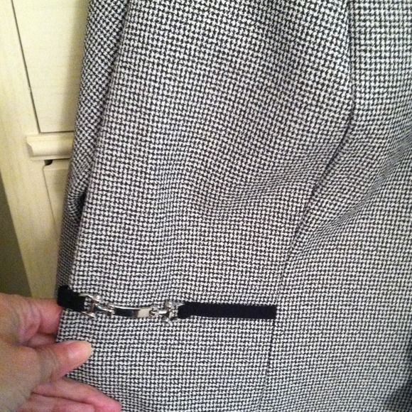😎 Host Pick - Black & White Jacket/Blazer - Picture 2 of 4