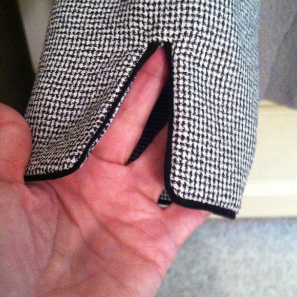 😎 Host Pick - Black & White Jacket/Blazer - Picture 3 of 4