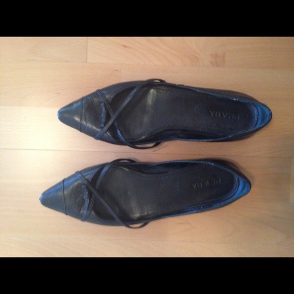 Prada Flats. - Picture 1 of 3
