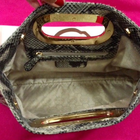 🎉Michael Kors snakeskin clutch .🎉 - Picture 2 of 4