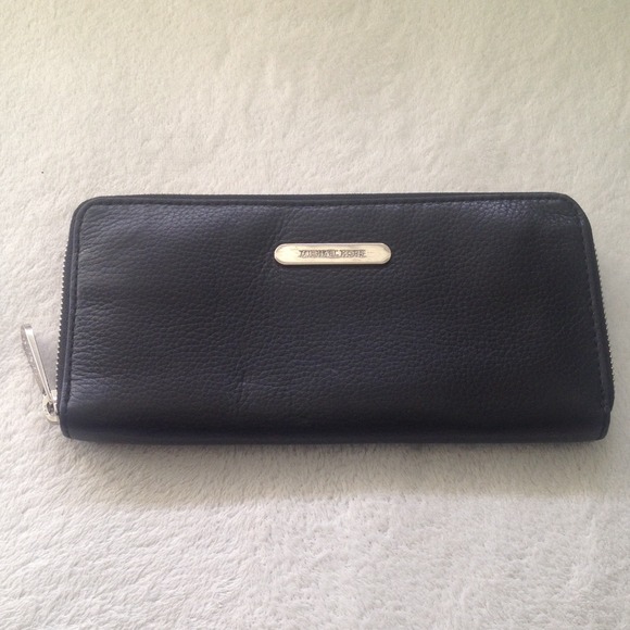 $40 FLASH SALE Michael Kors Zipped Wallet Clutch