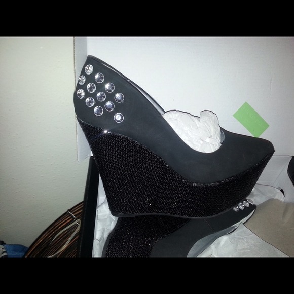 Beautiful wedges - Picture 1 of 2