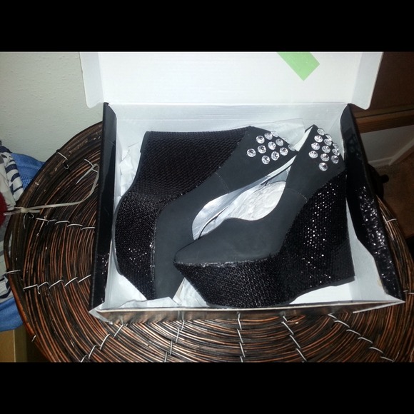 Beautiful wedges - Picture 2 of 2