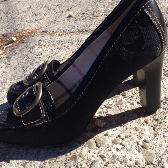 ✨Coach black heels✨ ⚠️on sale ⚠️ - Picture 2 of 4