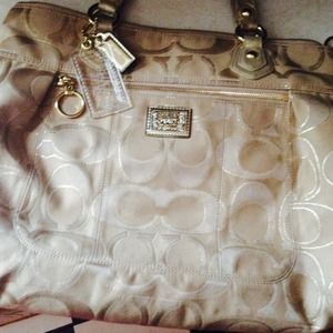 Coach Poppy Purse! REDUCED TO 75! ✂️🎀