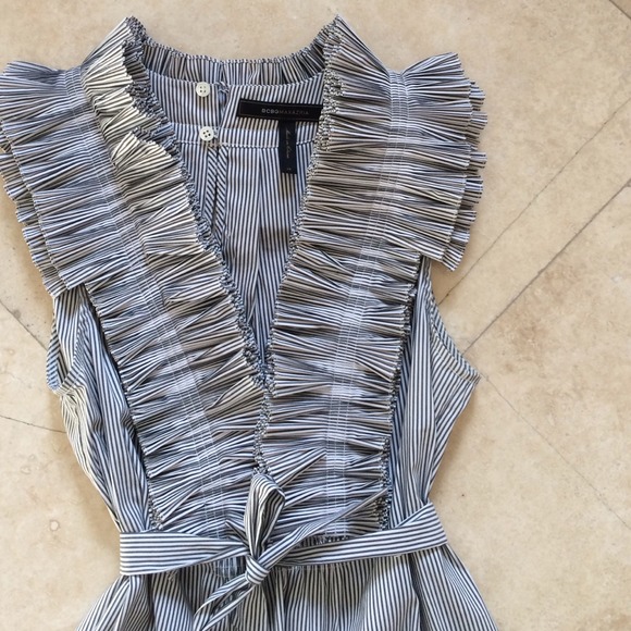 BCBG Blouse -- Ruffle Collar!