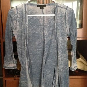 Thin, blue- distressed-look buttonless pullover