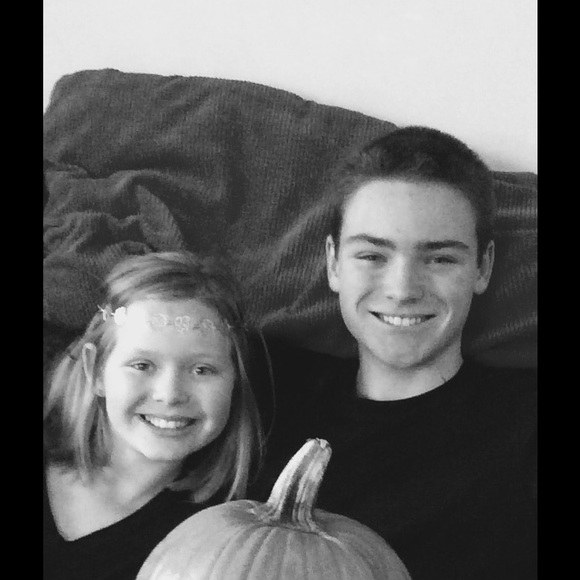 Meet your seller/buyer🌎SU/party host - Picture 4 of 8