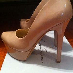 Jessica Simpson Waleo