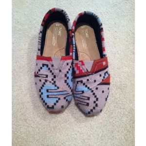 Brand new Aztec TOMS!