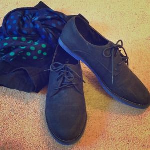 Blue + Black oxford shoes:)