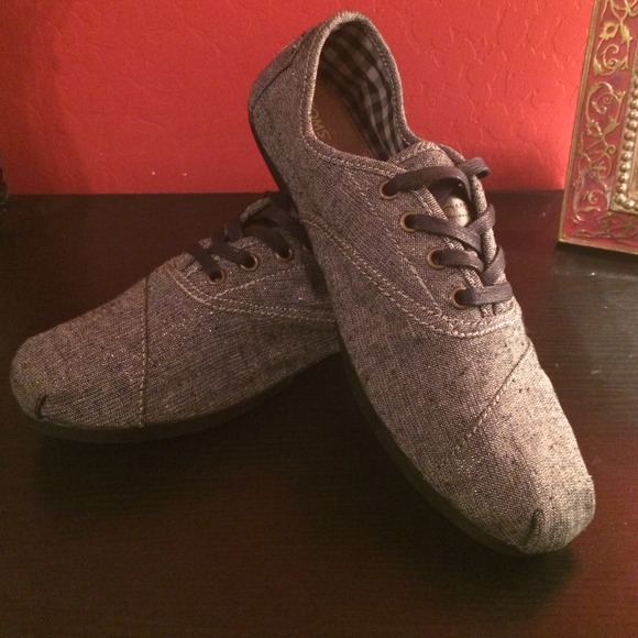 Limited Edition Toms Cordones can fit 9.5, 10, 11