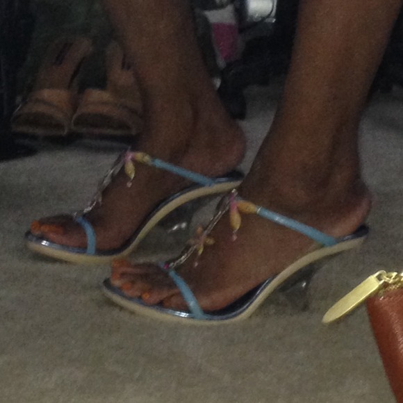 Shoes - Picture 3 of 4