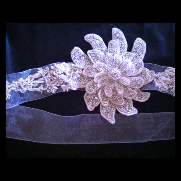 Beautiful headband or can be used as a belt