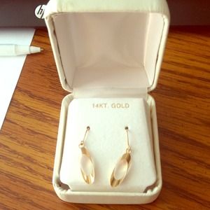 14 KT gold dangle earrings