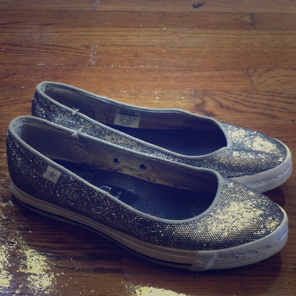 💥Converse silver slip ons