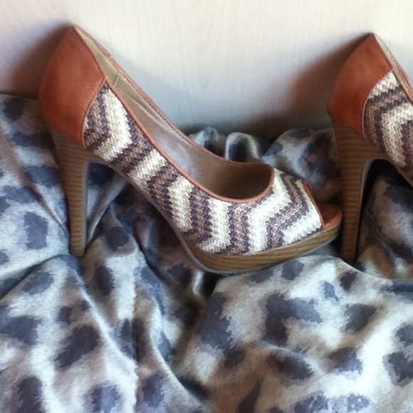 Heels - Picture 3 of 3