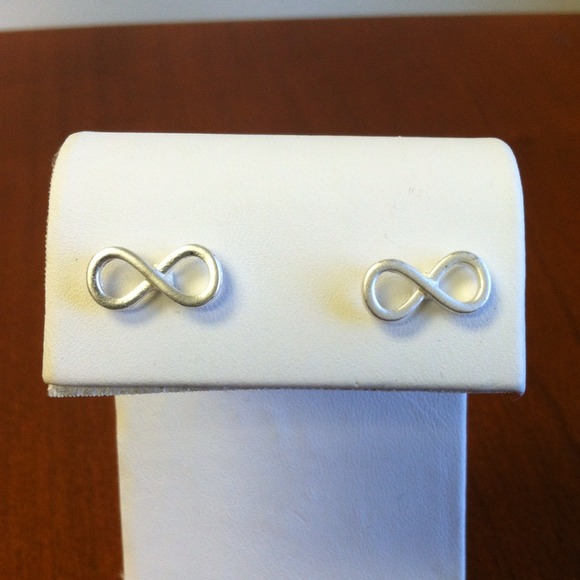 🚫SOLD🚫Silver infinity earrings