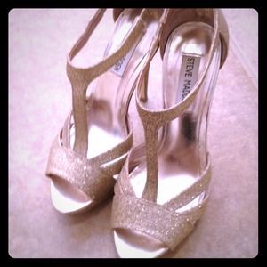 Steve Madden gold glitter pumps