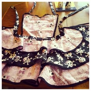 HOLDING- Nancy Couture Skull Apron & Hat!!