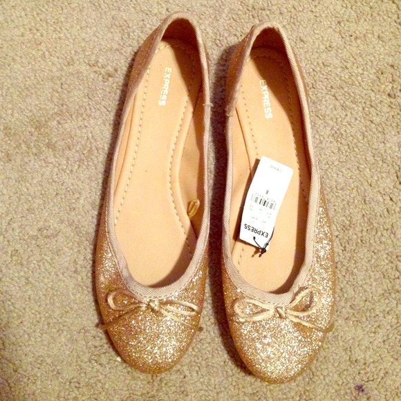 ❤️sold❤️Express gold flats
