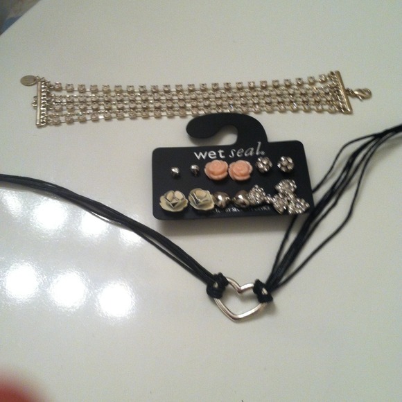 Jewelry bundle!(available for anyone!!)