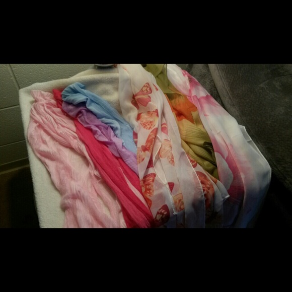 >>Sold In Bundle<<  Cute Pink/Light Pink Scarves - Picture 4 of 4