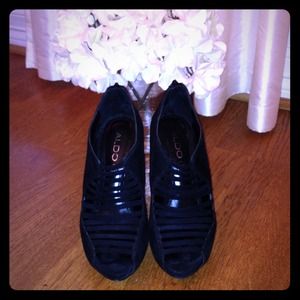 Aldo black bootie... (REDUCED)