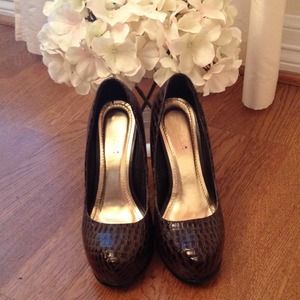 Brown Shoedazzle faux snake print pumps.. REDUCED