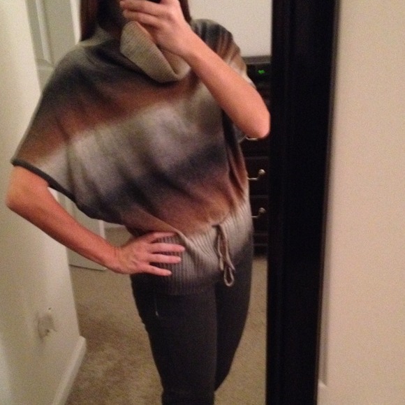 Beautiful Cowl Neck Sweater!  Worn Once! 💛💗 - Picture 2 of 4