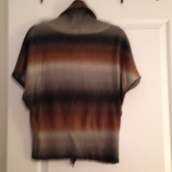 Beautiful Cowl Neck Sweater!  Worn Once! 💛💗 - Picture 3 of 4