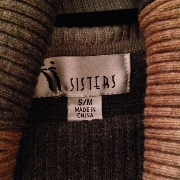 Beautiful Cowl Neck Sweater!  Worn Once! 💛💗 - Picture 4 of 4