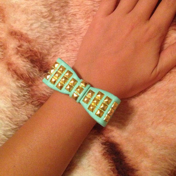 Jewelry - Turquoise bow bracelet gold studs
