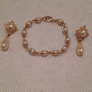 Pearl and Gold Tone Bracelet and Earrings