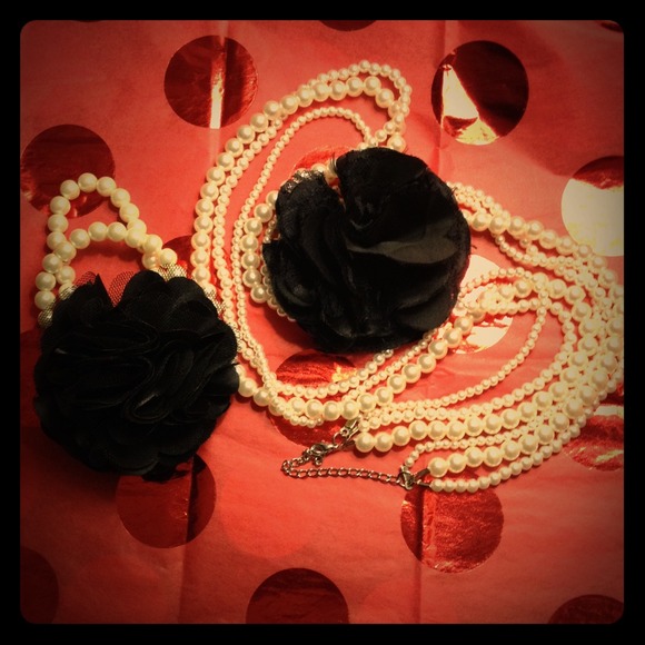 ⛔️⛔️SOLD⛔️⛔️Pearl and Black Rose