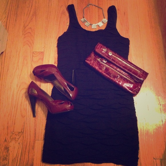 Forever 21 Dresses & Skirts - Black ruffle dress