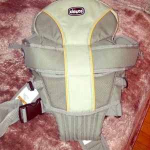 Chicco baby carrier. 🌟 BUNDLED 🌟