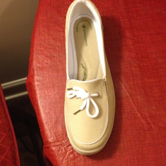 Tan Grasshopper slide on moccasin