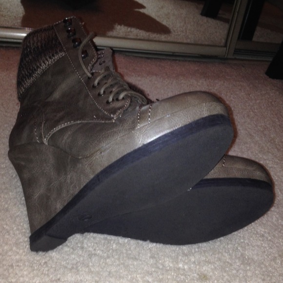 🚫SOLD TO EMY18🚫 Wedge boots - Picture 4 of 4